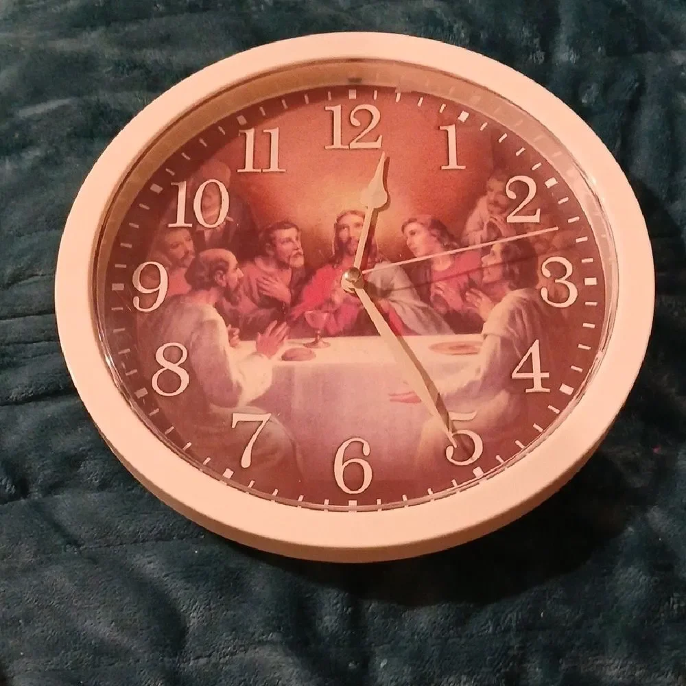 Plastic wall clock featuring 'The Last Supper' religious imagery KS24PM1